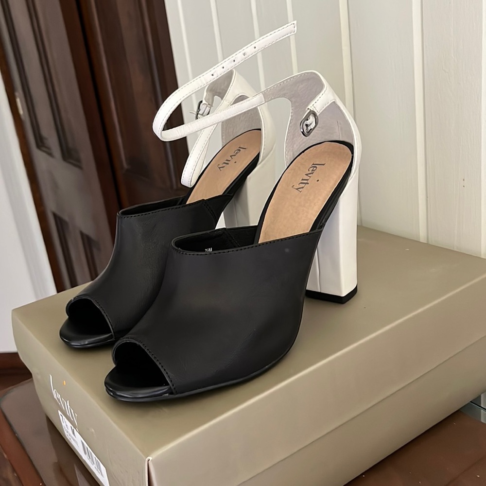 New Black & White  Levity shoes